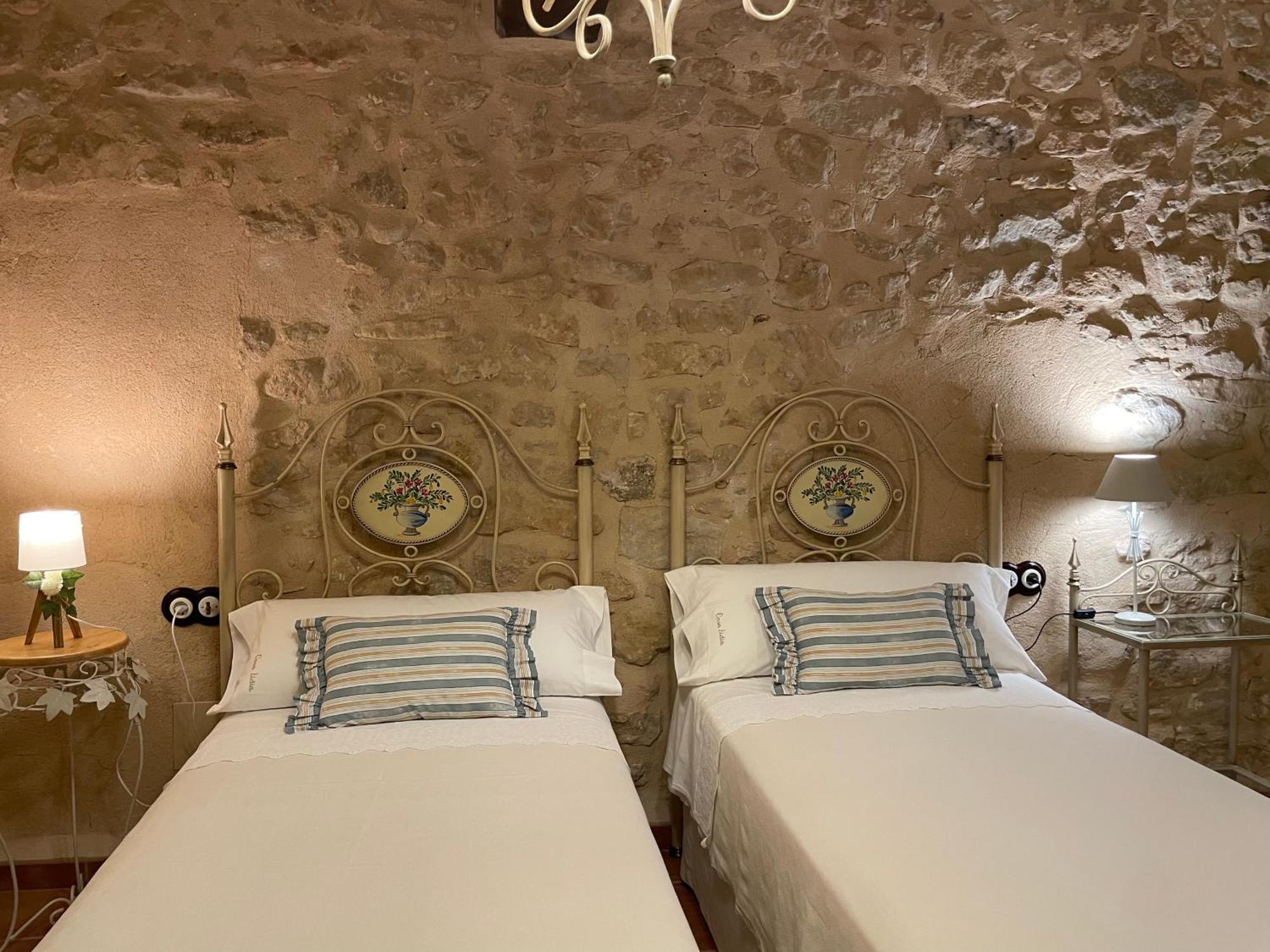 Casa Lidia - Antigua Posada Real Вальдерробрес Экстерьер фото